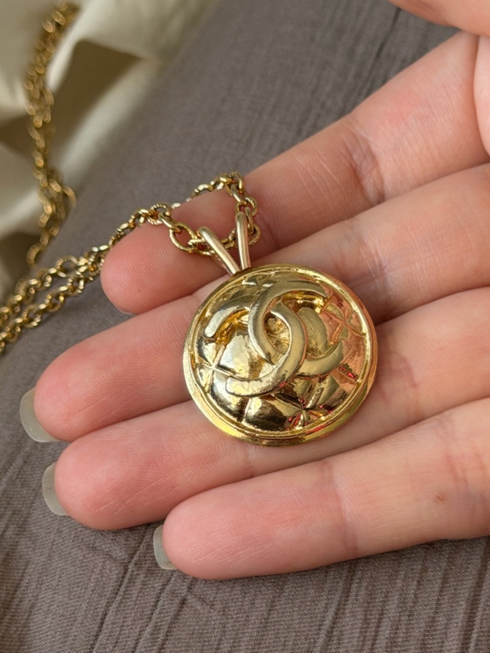 Vintage Gold-Tone Chanel Interlocking CC Pendant Necklace - Picture 4 of 17